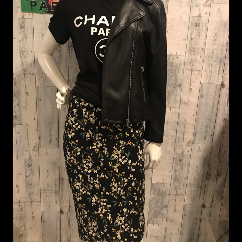 Black floral pencil skirt.
